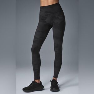 ALO Yoga High-Waisted Vapor Legging 28” - Black Camo SMALL